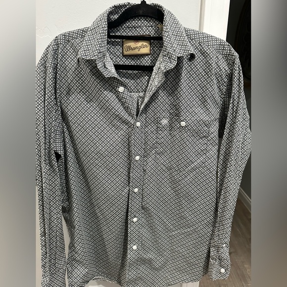 Wrangler Other - Wrangler Black and White Casual Button Down Shirt